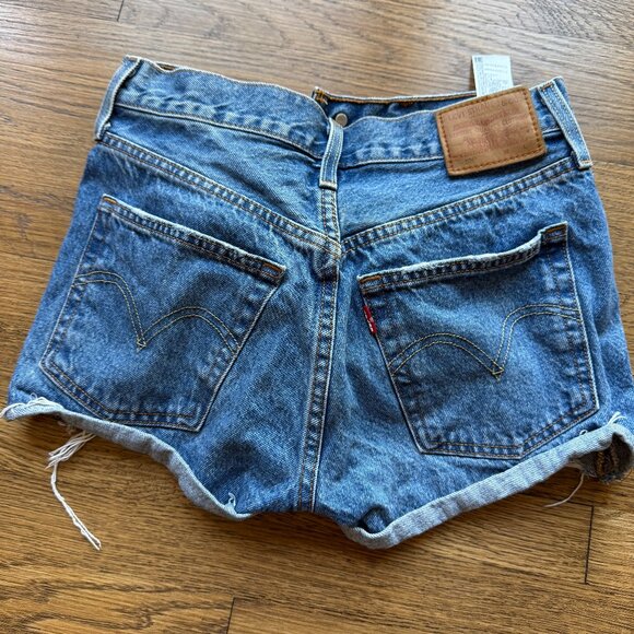 Levi's 501 women's denim shorts - Picture 2 of 3